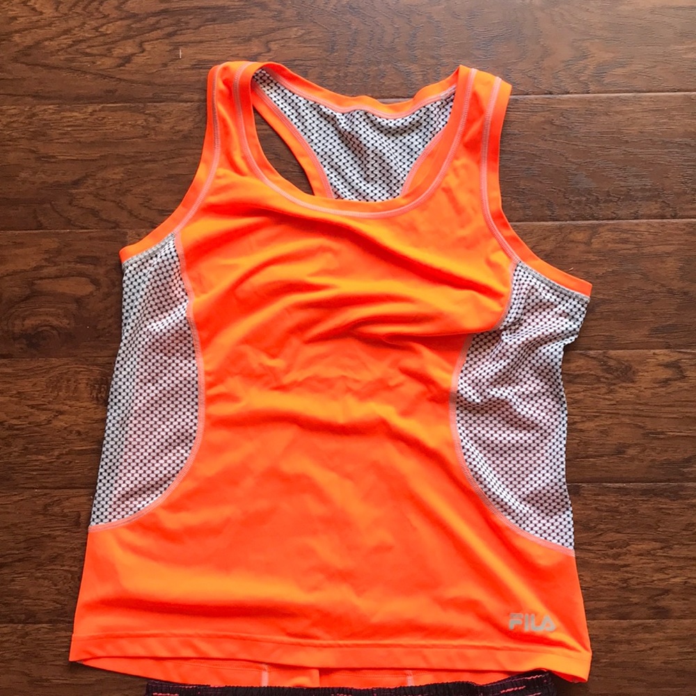 Fila running shirt doesn’t have size tag fit is M